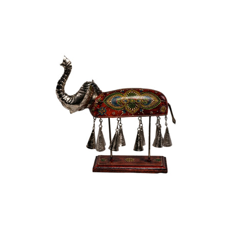 ELEFANTE ROJO CON METAL Y CAMPANAS